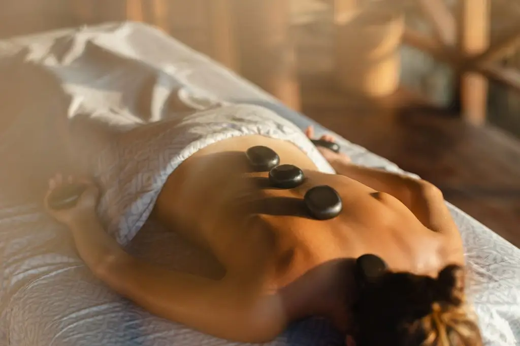 Hot stone massage at Portobellooka, Coveñas